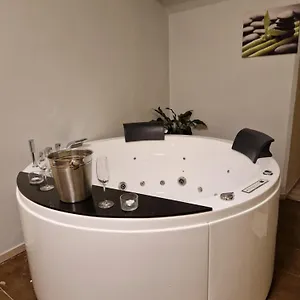 https://residence-dobrovskeho.praguehotelsweb.com